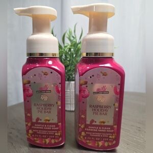 2 New‎ BBW Milk Bar Raspberry Holiday Pie Bar Gentle & Clean Foaming Hand Soap
